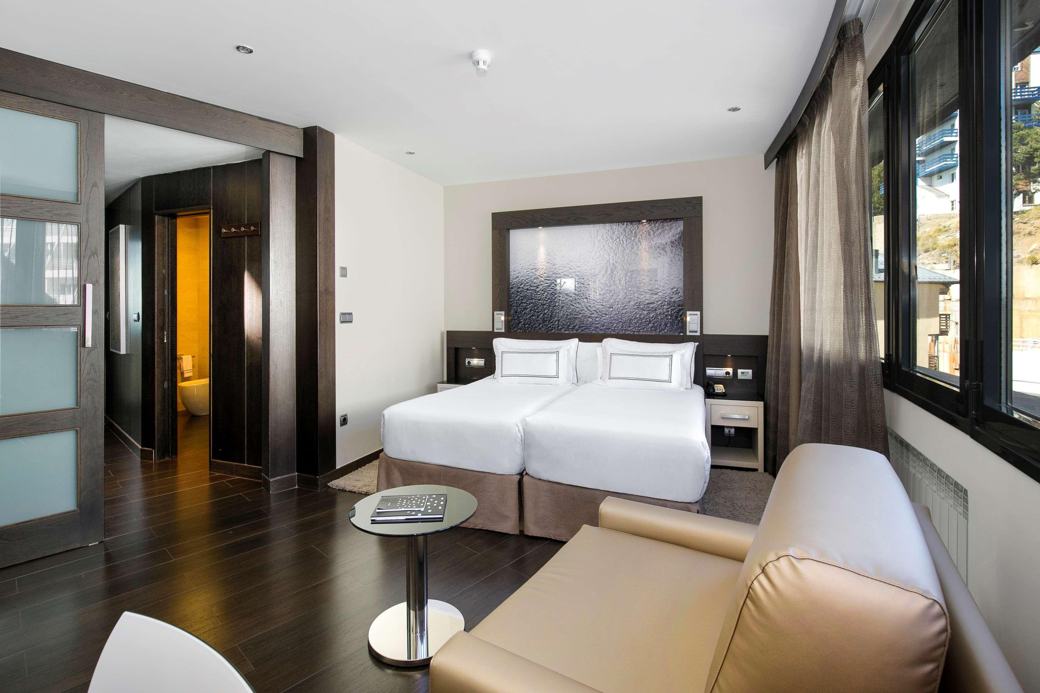 เมเลีย ซอล แอนด์ เนียเบ โฮเต็ล Hotel เซียร์ราเนบาดา ภายนอก รูปภาพ