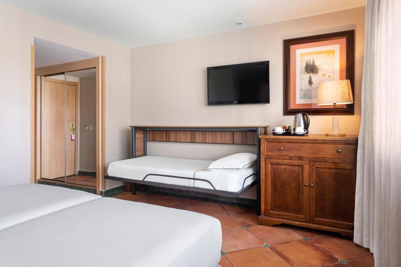 เมเลีย ซอล แอนด์ เนียเบ โฮเต็ล Hotel เซียร์ราเนบาดา ภายนอก รูปภาพ