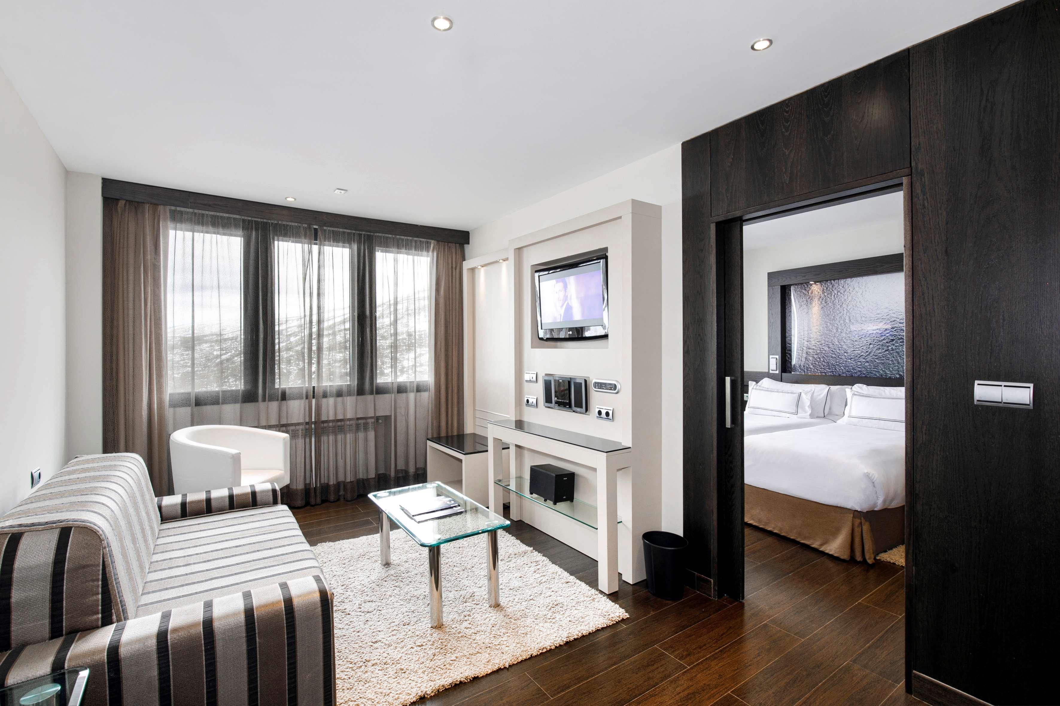 เมเลีย ซอล แอนด์ เนียเบ โฮเต็ล Hotel เซียร์ราเนบาดา ภายนอก รูปภาพ