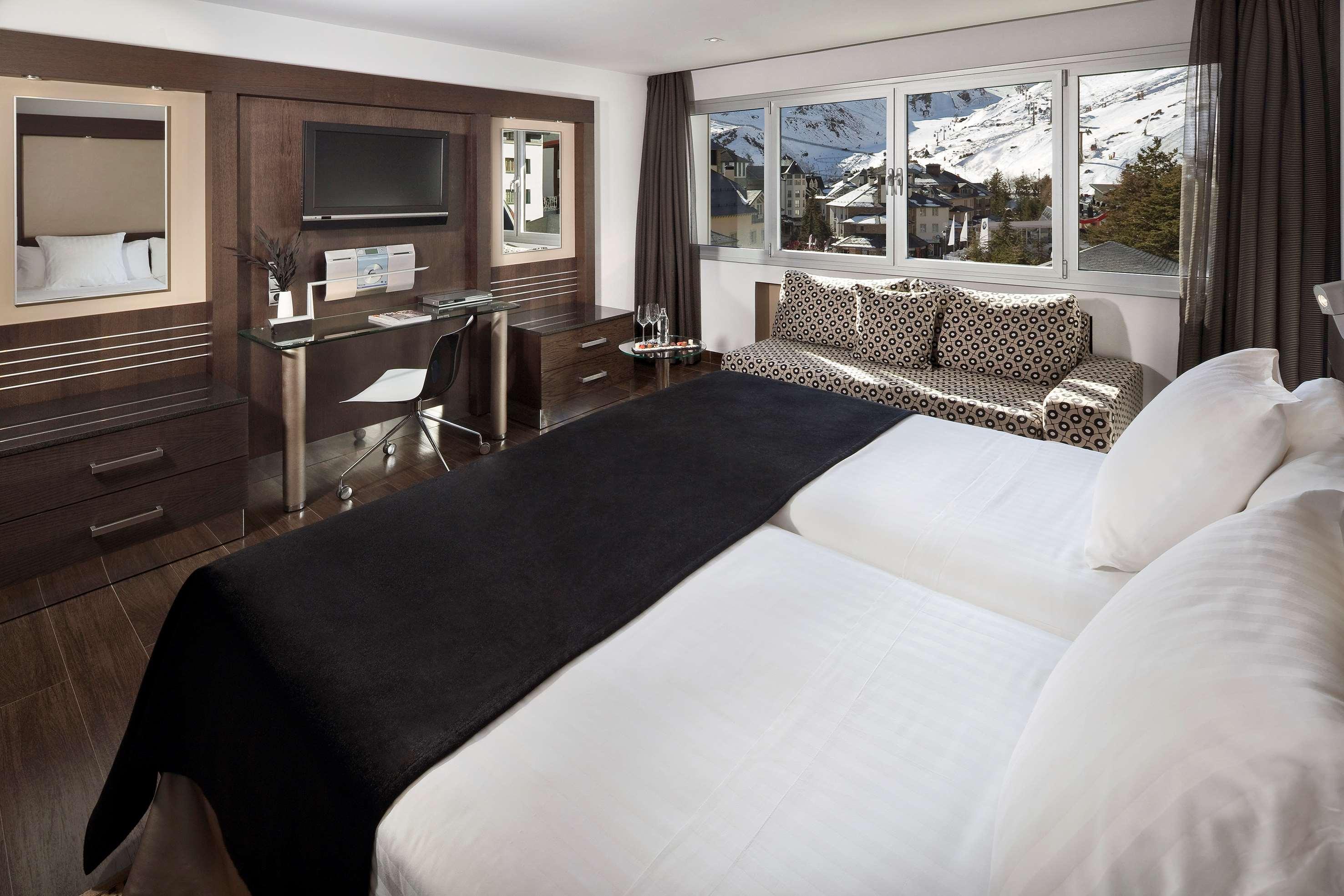 เมเลีย ซอล แอนด์ เนียเบ โฮเต็ล Hotel เซียร์ราเนบาดา ภายนอก รูปภาพ