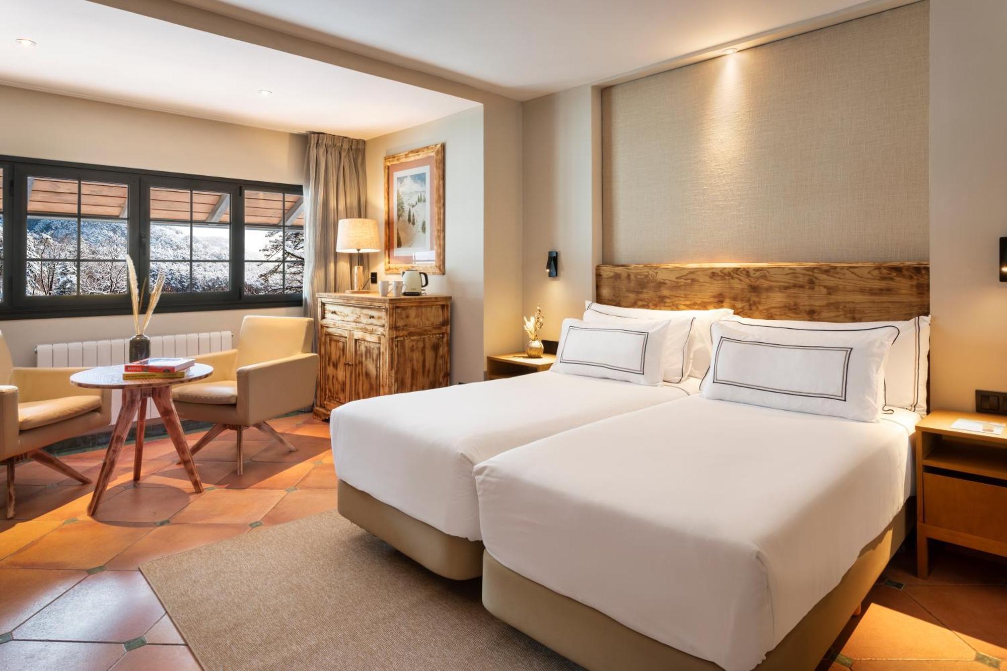 เมเลีย ซอล แอนด์ เนียเบ โฮเต็ล Hotel เซียร์ราเนบาดา ภายนอก รูปภาพ